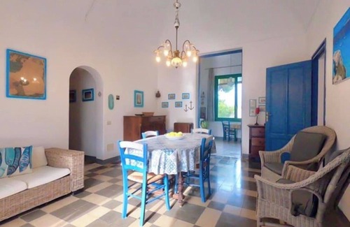 Favignana Apartment | Apartment in ancient villa facing the sea