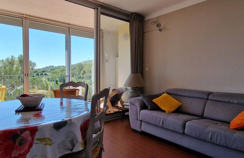 Banyuls-sur-Mer Apartment | Apartment in Banyuls-sur-Mer - Quiet and Comfortable for 4 People, Parking Included