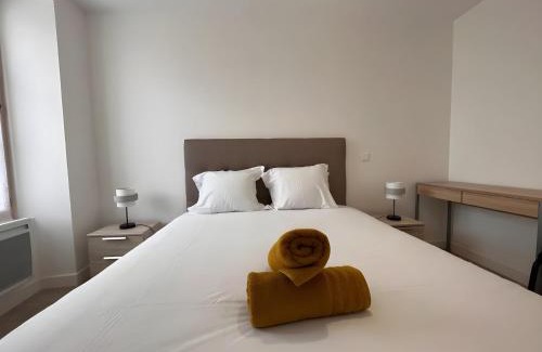 Ballon-Saint-Mars Apartment | Apartment in Ballon near Le Mans Circuit