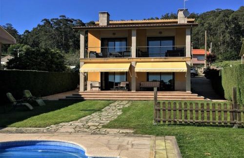Donon Villa | Apartment in Cangas near Playa de Barra, cleaning included