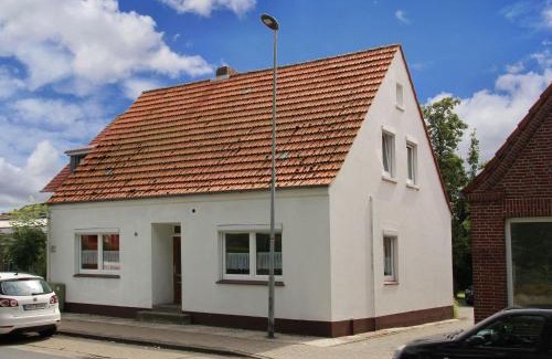 Uttel Apartment | Apartment in Carolinensiel with a garden