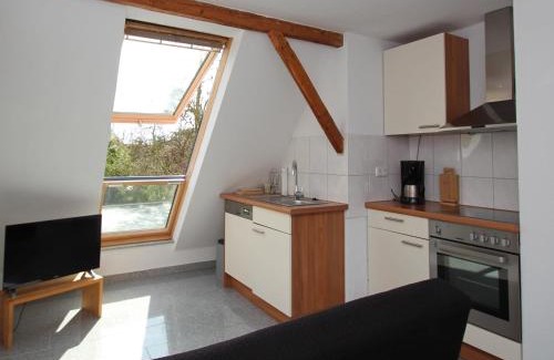 Uttel Apartment | Apartment in Carolinensiel with a garden