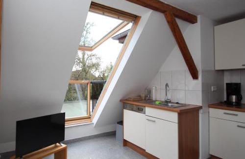 Uttel Apartment | Apartment in Carolinensiel with a garden
