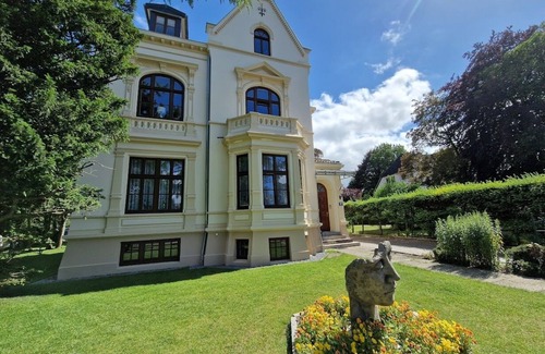 Elmshorn Villa | Apartment in charming turn-of-the-century old town villa
