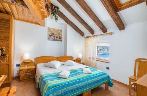 Cres Apartment | Apartment in Cres with Sea View and Old Town