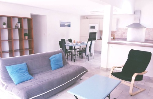 Biarritz Apartment | Apartment in detached house, quiet residential area "L'Orée du lac"