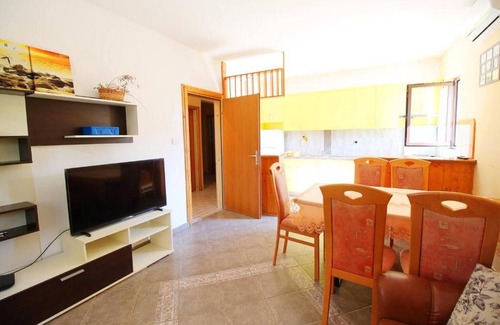 Dinjiska Apartment | Apartment in Dinjiška by the Beach