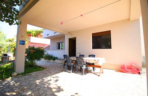 Dinjiska Apartment | Apartment in Dinjiška by the Beach