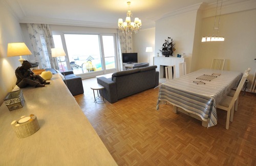 Knokke Apartment | Apartment in Duinbergen near Sandy Beach