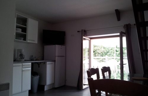 Arradon Apartment | Apartment in farmhouse Renovated 2009 Terrace Morbihan, garden