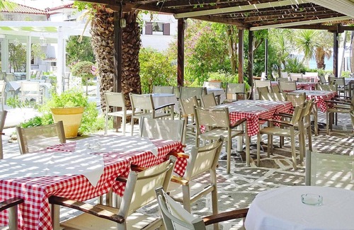 Fourka Apartment | Apartment in Foura with a balcony or terrace