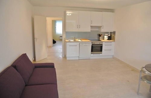 Pardigon Apartment | Apartment in residence with swimming pool