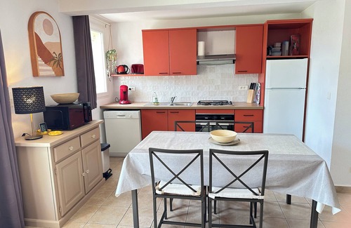 La Londe-les-Maures Apartment | Apartment in villa between sea and nature