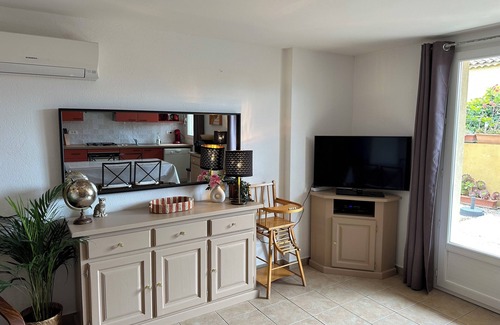 La Londe-les-Maures Apartment | Apartment in villa between sea and nature