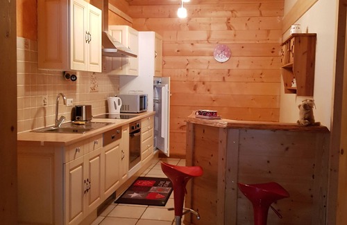 Saint-Jean-de-Sixt Apartment | Apartment in spacious chalet 4/6 people, 80 m2, 2 bedrooms