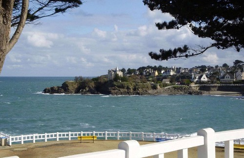 Saint-Quay-Portrieux Apartment | Apartment in St Quay near Seven Beaches