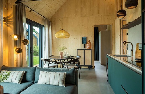 Hengelo House | Apartment in Gelderland Near Nature Trails
