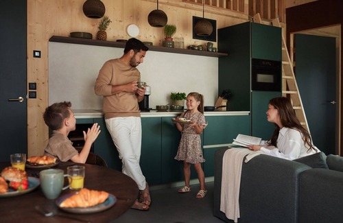 Hengelo House | Apartment in Gelderland Near Nature Trails