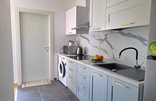 Golem Apartment | Apartment in Golem steps from sandy beach