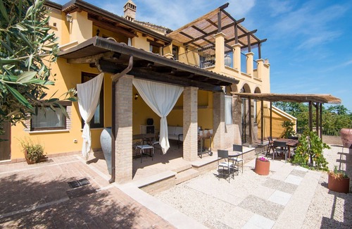 San Savino Apartment | Apartment in Grottammare with Jacuzzi & Garden