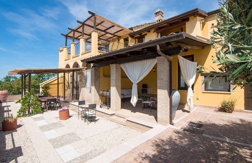 San Savino Apartment | Apartment in Grottammare with Jacuzzi & Garden