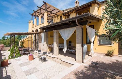 San Savino Apartment | Apartment in Grottammare with Jacuzzi & Garden