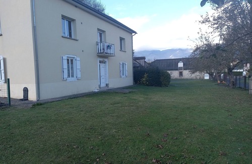 Saint-Savin Apartment | Apartment in house with garden