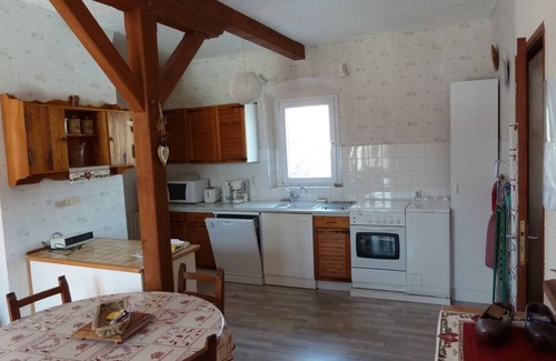 Briancon Cottage | Apartment in house with garden and closed private parking