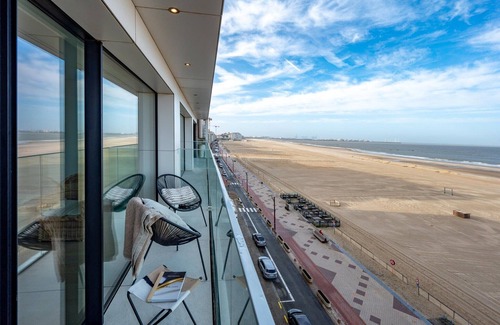 Albertstrand Apartment | Apartment in Knokke with Stunning Sea Views