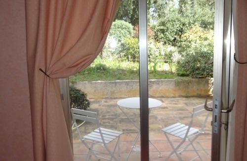 Ceret Apartment | Apartment in large villa with pool