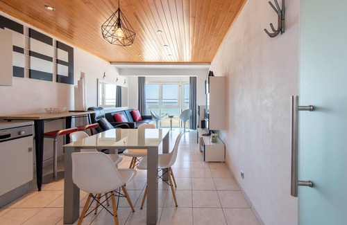Mariakerke Apartment | Apartment in Mariakerke with Stunning Sea Views