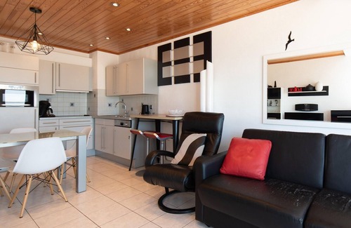 Mariakerke Apartment | Apartment in Mariakerke with Stunning Sea Views
