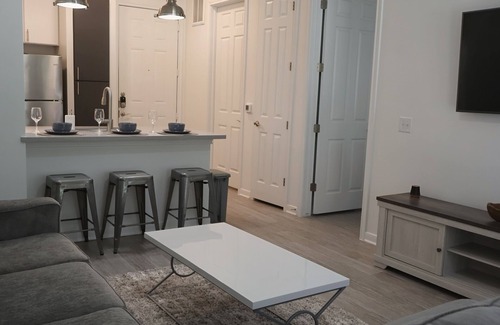Montrose Apartment | Apartment in Midtown Houston