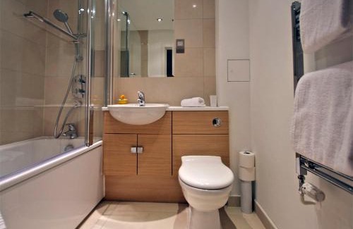 Ashmore Green Apartment | Apartment in Newbury Parkway Centre