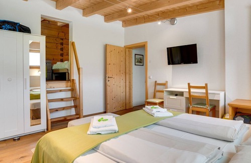 Niedernsill Apartment | Apartment in Niedernsill with garden near centre