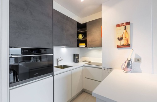 Middelkerke Apartment | Apartment in Nieuwpoort with Sea View Terrace