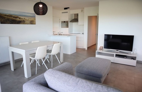 Nieuwpoort Apartment | Apartment in Nieuwpoort with Pool & Terrace