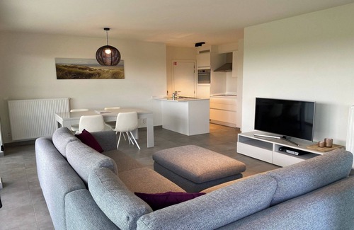 Nieuwpoort Apartment | Apartment in Nieuwpoort with Pool & Terrace
