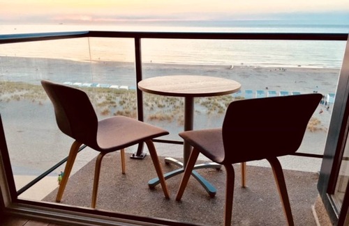 Nieuwpoort-aan-Zee Apartment | Apartment in Nieuwpoort with Stunning Views