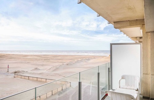 Oostduinkerke-Bad Apartment | Apartment in Oostduinkerke with Sea View