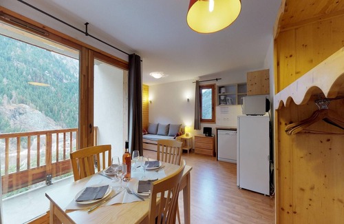Orelle Apartment | Apartment in Orelle near Ski Lift & Pool