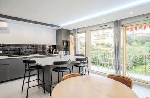 Saint-Tropez Apartment | Apartment in Saint-Tropez Near Center and Beaches