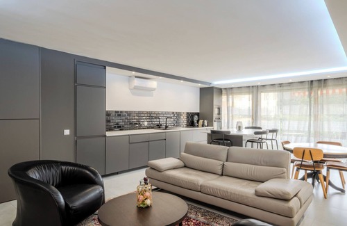 Saint-Tropez Apartment | Apartment in Saint-Tropez Near Center and Beaches