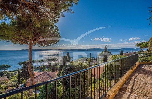Sainte-Maxime Apartment | Apartment in Sainte-Maxime with panoramic sea view, swimming pool and private beach access