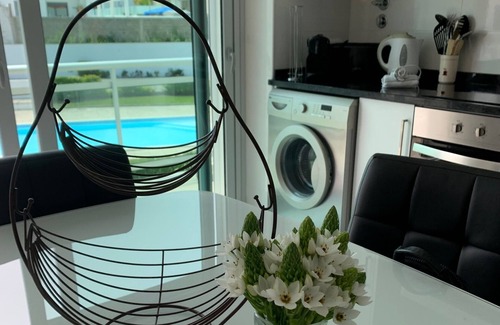 Salir do Porto Apartment | Apartment in Salir Do Porto with Swimming Pool