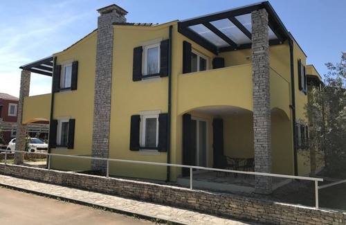 Basanija Apartment | Apartment in Savudrija with Balcony, Air condition, WIFI, Dishwasher (4264-2)