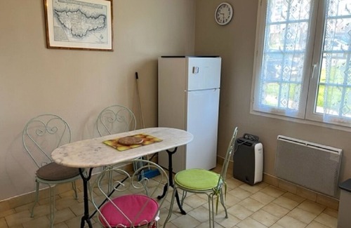 Le Palais Apartment | Apartment in small residential block