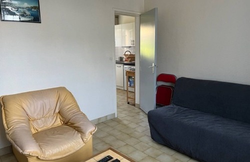 Le Palais Apartment | Apartment in small residential block