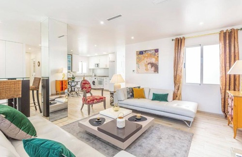 Alicante City Centre Apartment | Apartment in the center of Alicante and 100 meters from the beach.