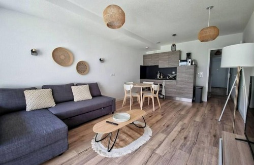 Mimizan-Plage Apartment | Apartment in the center of Mimizan with swimming pool and barbecue